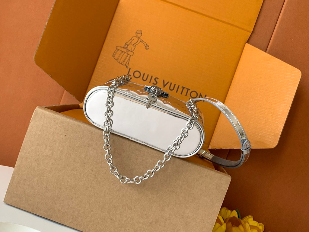 LOUIS VUITTON Vanity Chain Pouch Monogram Canvas M26097 #376543