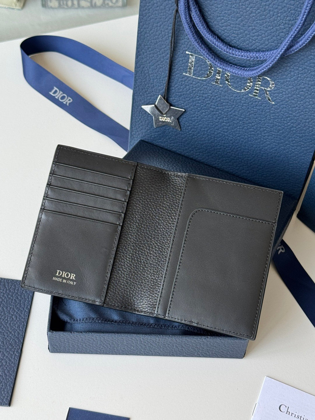 Dior Men's CD lcon Vertical Bifold Card Holder Passport Holder Casual Logo Solid Color Canvas Leather Saddle Passport Cover Wallet Purse Bags Bag 2ADCH169YKK-H00N #81355