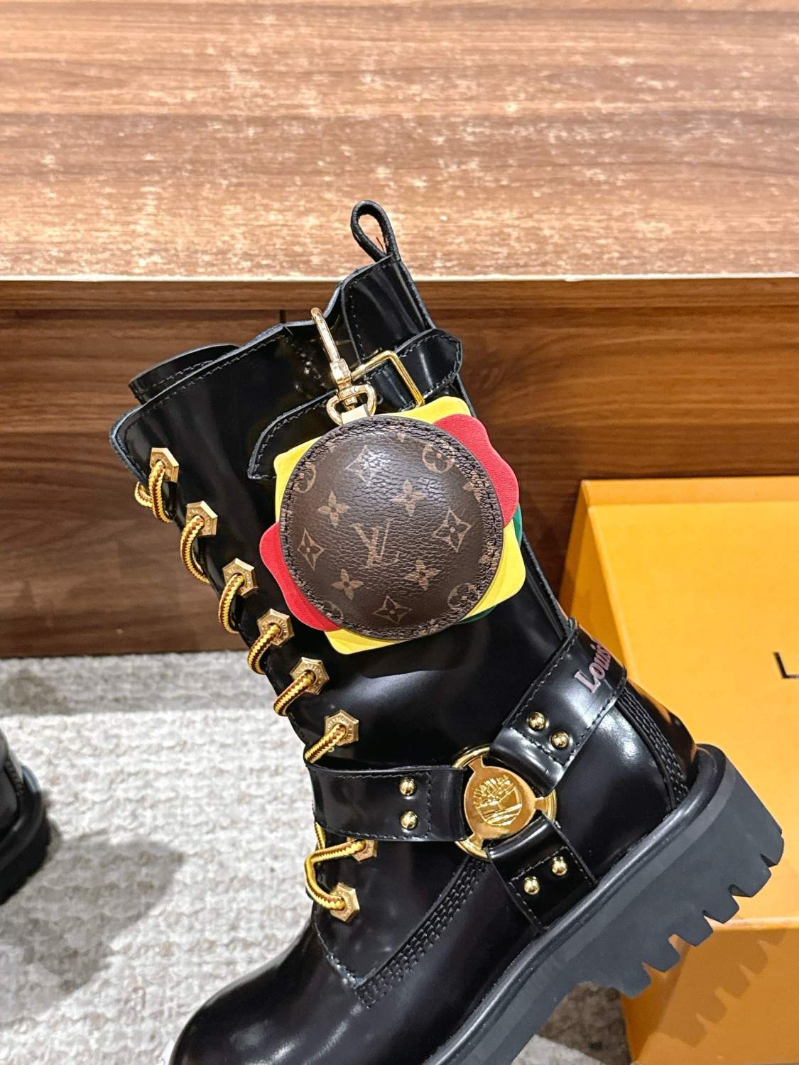 Louis Vuitton x Timberland Men's & Women's Casual Solid-Color Glossy/Matte Leather Mid-Calf Biker Boots With Laces & Zipper. Fall/Winter Flat Boots With Hamburger Bag Detail Shoes Ngvp #2536