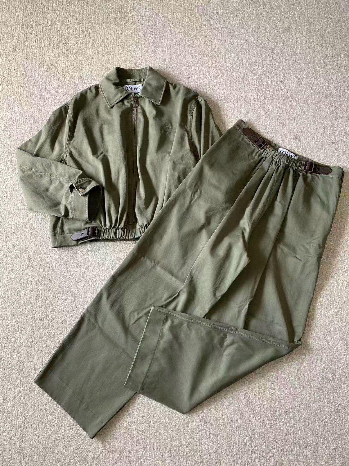 Loewe Men's And Women's Spring/fall Fashion Casual Solid-color Lapel Zipper Cotton Satin Fabric Waist Tapered Jacket  Elastic Waist Straight Leg Pants Suit Set #79174