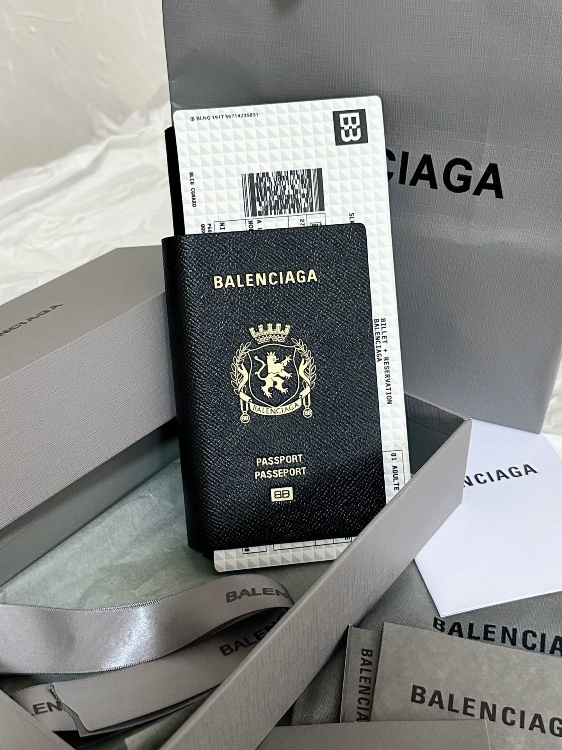Balenciaga Men's Solid Color Alphabet Logo Embossed Lambskin Passport Case Wallet Cell Phone Bag Bags #195349