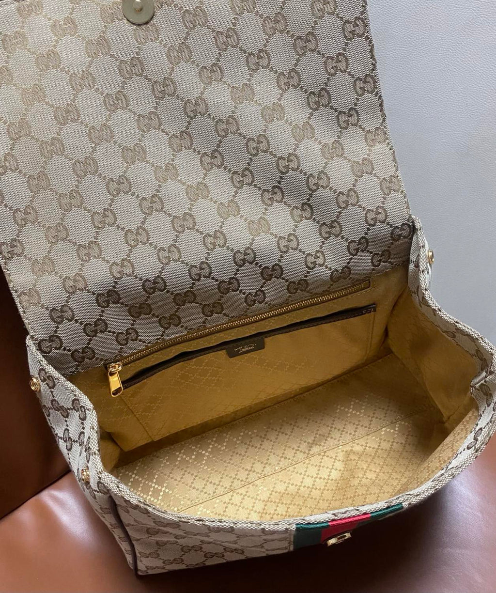 GUCCI Paparazzo Medium Top Handle Bag Leather #383705
