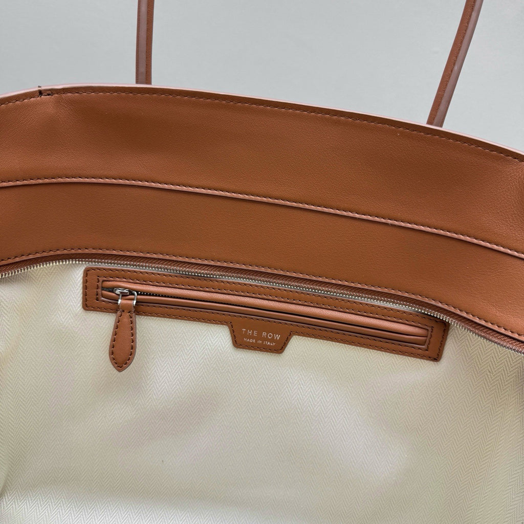 THE ROW Men's & Women's Marlo 14 Grained Leather Shopping Tote Solid Color Plain-Weave Leather Handbag Tote Bag Bags W1800L133BLANS #81731