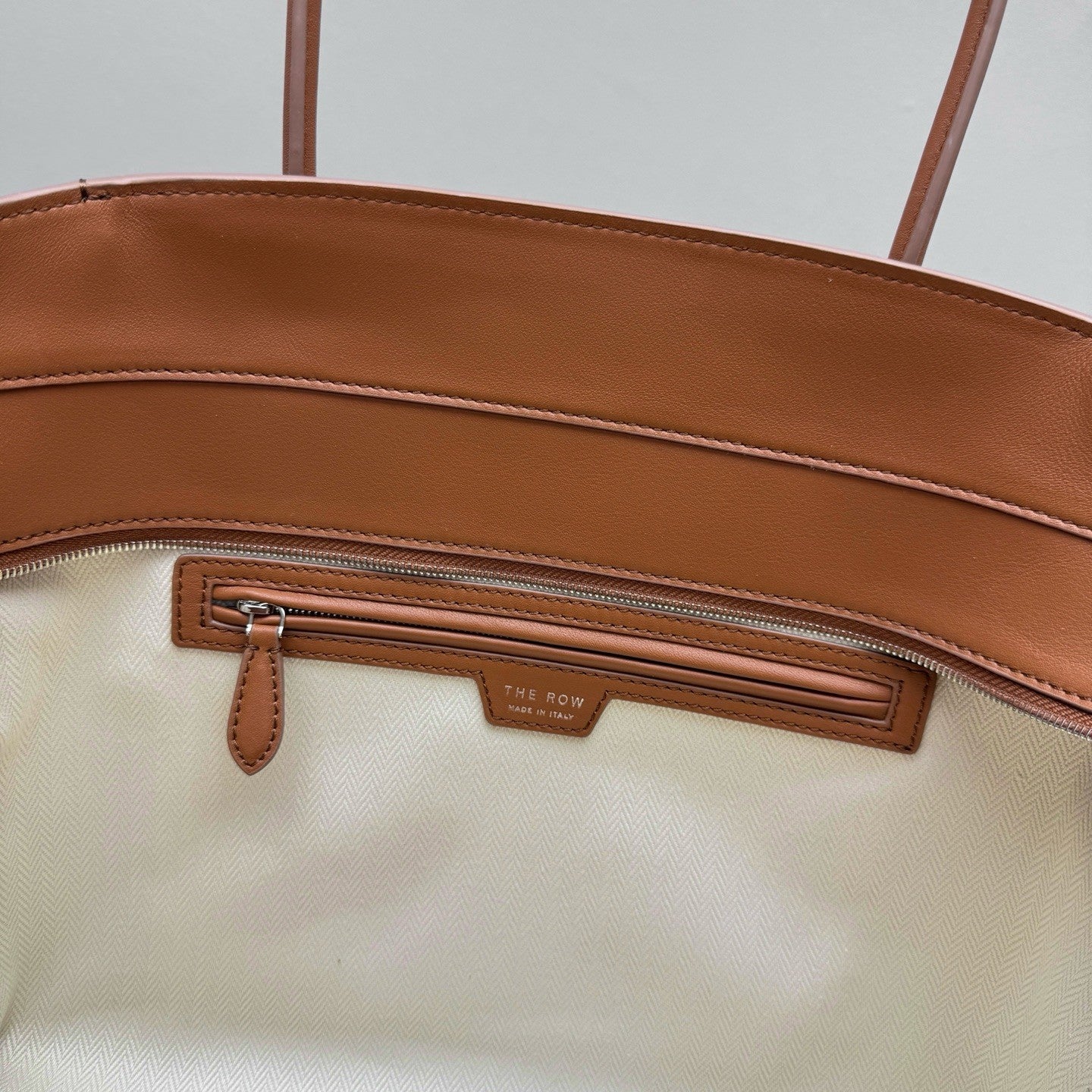 THE ROW Men's & Women's Marlo 14 Grained Leather Shopping Tote Solid Color Plain-Weave Leather Handbag Tote Bag Bags W1800L133BLANS #81731