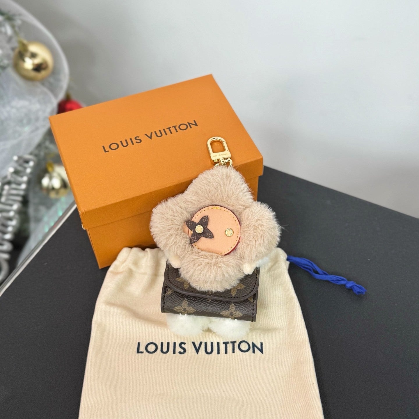 Louis Vuitton LV x TM Vivienne Cuddle Bag Charm Accessories Women's Earphone Case Takashi Murakami White Sancai 2026 Spring New Arrival M03727 #82731A