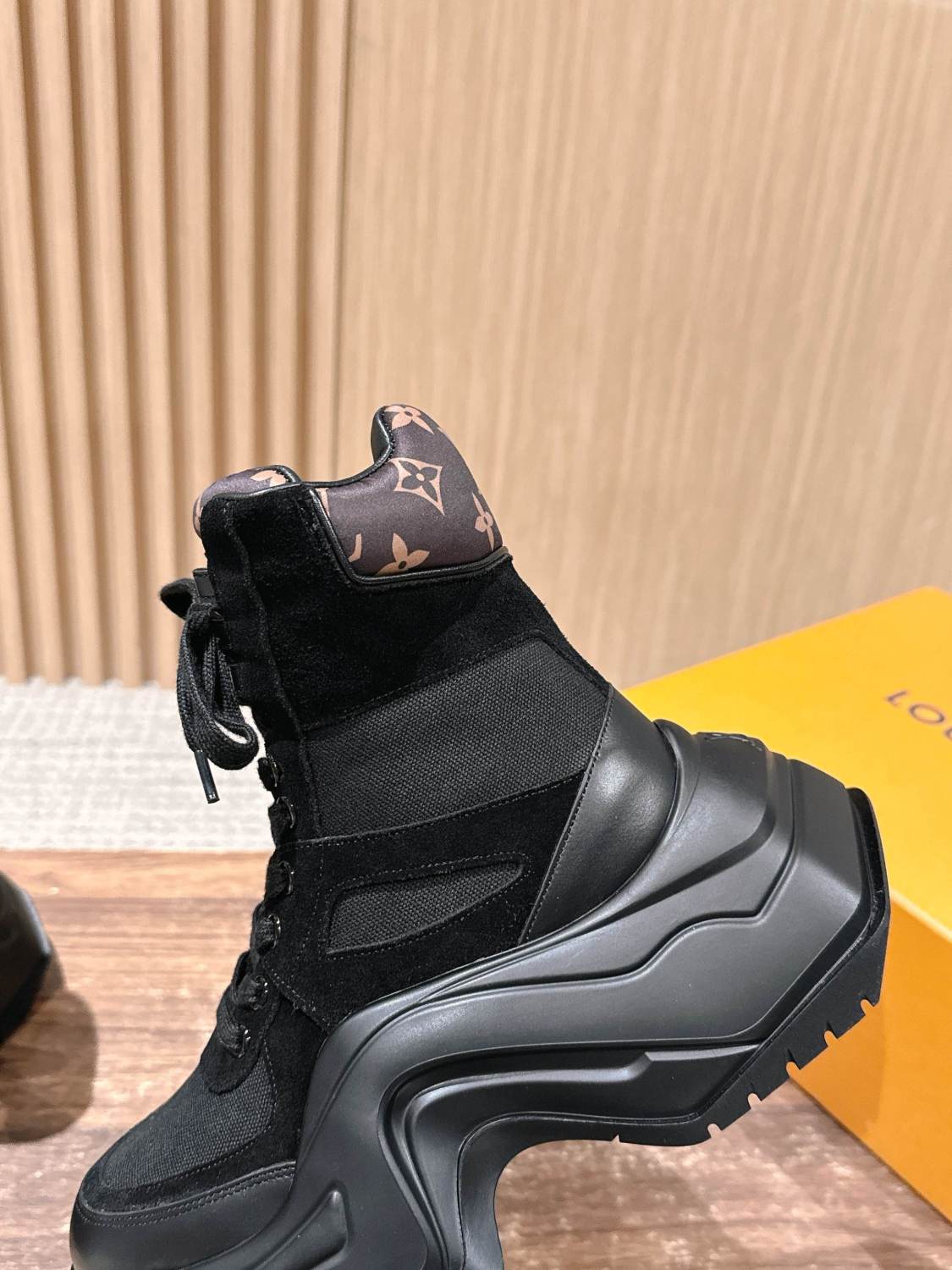 Louis Vuitton Archlight Women's Leather Lace-Up Fashion Ankle Boots Fall/Winter Solid Color Round Toe Chunky Sole Chelsea Boots Casual Shoes with 6cm Heel Height #81734
