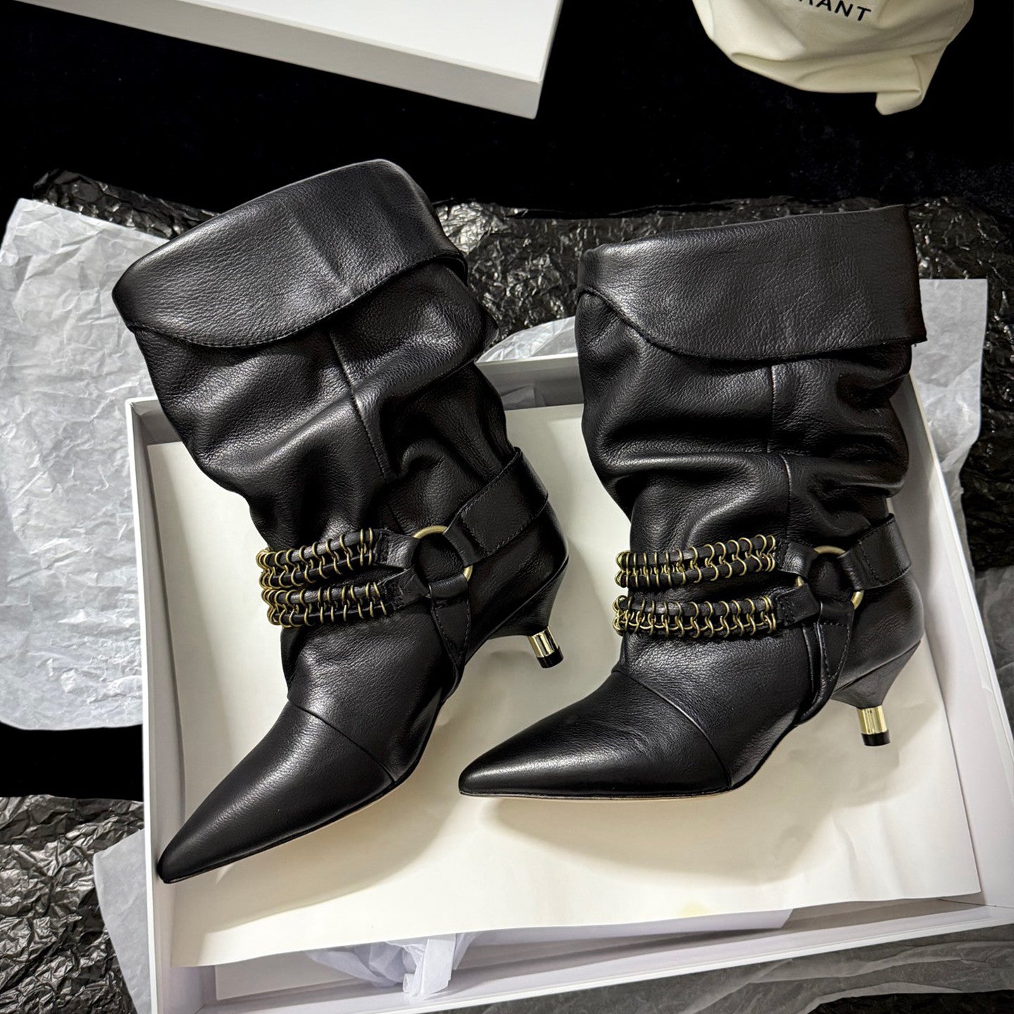Isabel Marant Women's Autumn and Winter Edrik Leather Boots Solid Color Pointed Toe Pleated Surface Metal Chain Buckle Short Boots Heel 4.5cm Casual Shoes Ngvp #1941