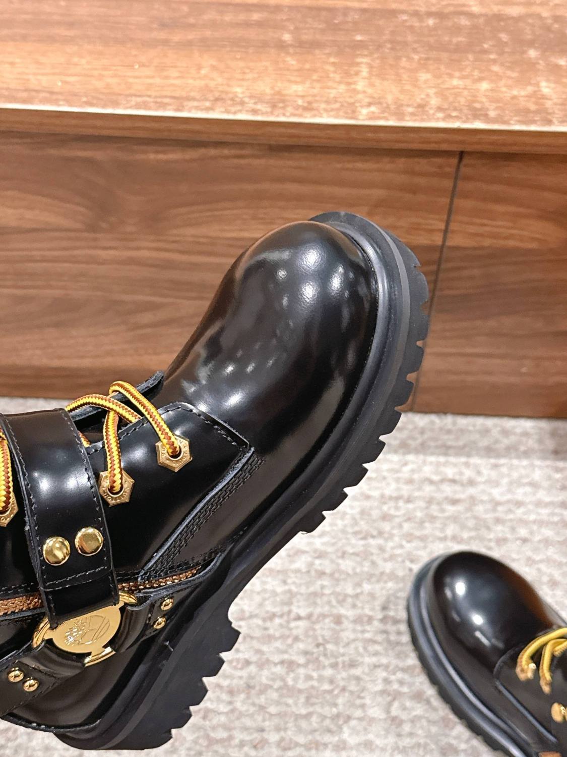 Louis Vuitton x Timberland Men's & Women's Casual Solid-Color Glossy/Matte Leather Mid-Calf Biker Boots With Laces & Zipper. Fall/Winter Flat Boots With Hamburger Bag Detail Shoes Ngvp #2536