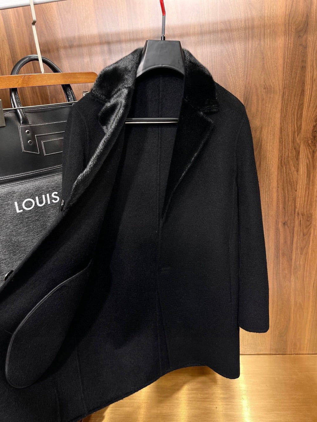 Louis Vuitton Men's Autumn and Winter Solid Color Seal Fur Collar Cashmere Long Single Breasted Coat Jacket #74933