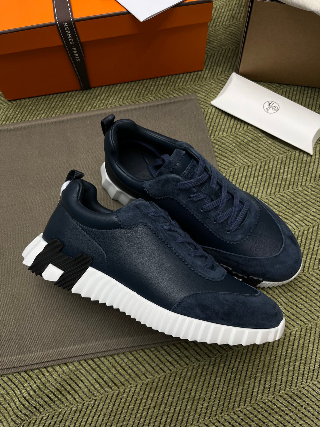 Hermes Bouncing Sneakers Men's Solid Color Leather and Suede Mesh Low-Top Lace-Up Shoes #81413