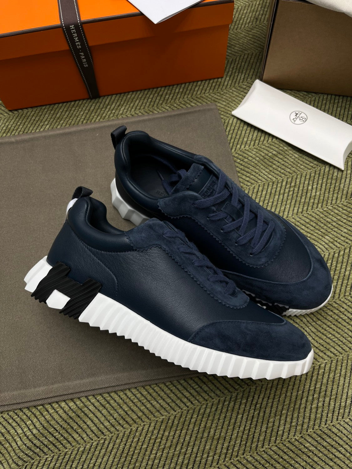 Hermes Bouncing Sneakers Men's Solid Color Leather and Suede Mesh Low-Top Lace-Up Shoes #81413