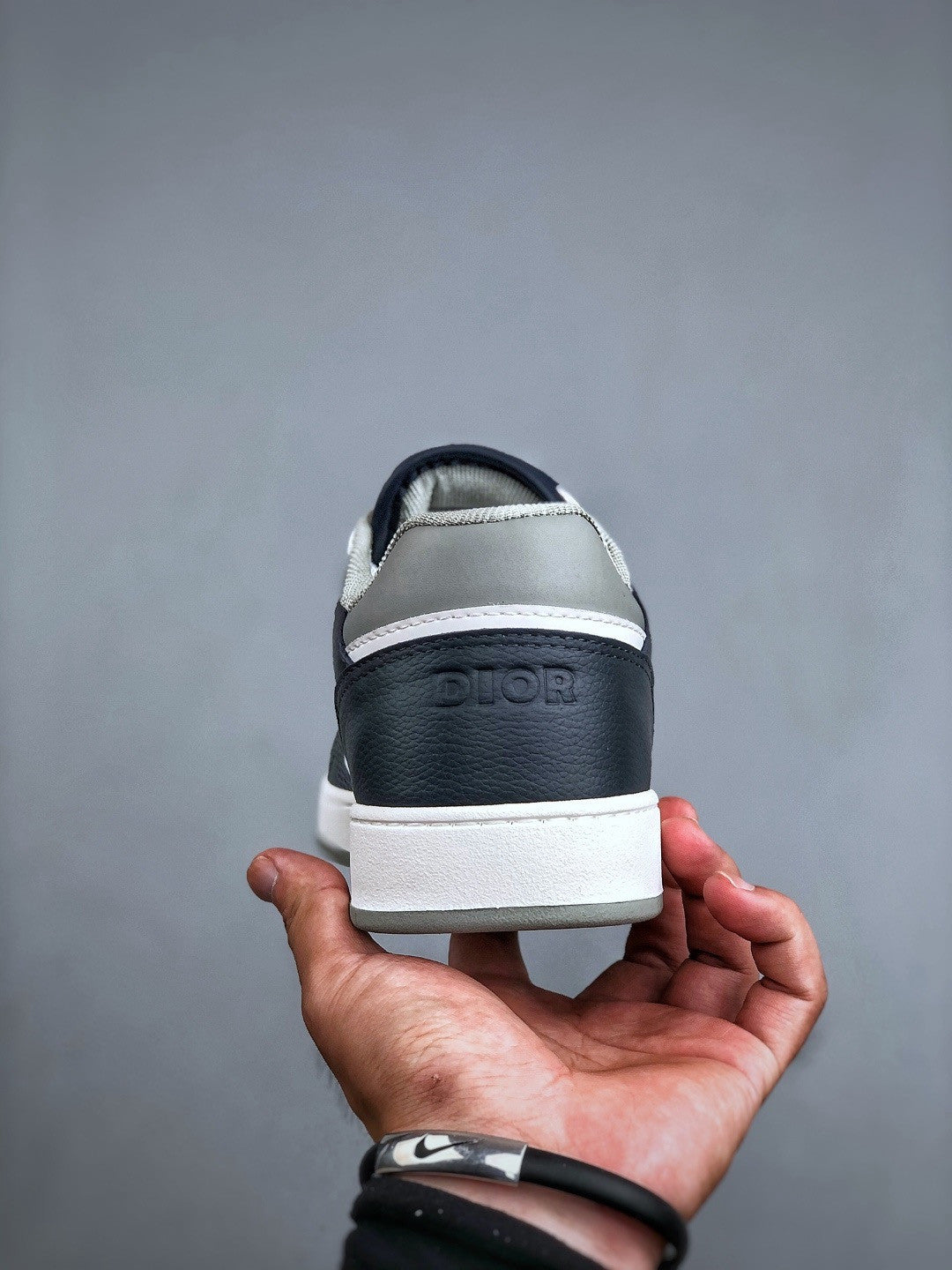 DIOR Leather B27 Uptown Low-Top Sneaker Grained Calfskin with Dior Gray Dior Gravity #335542