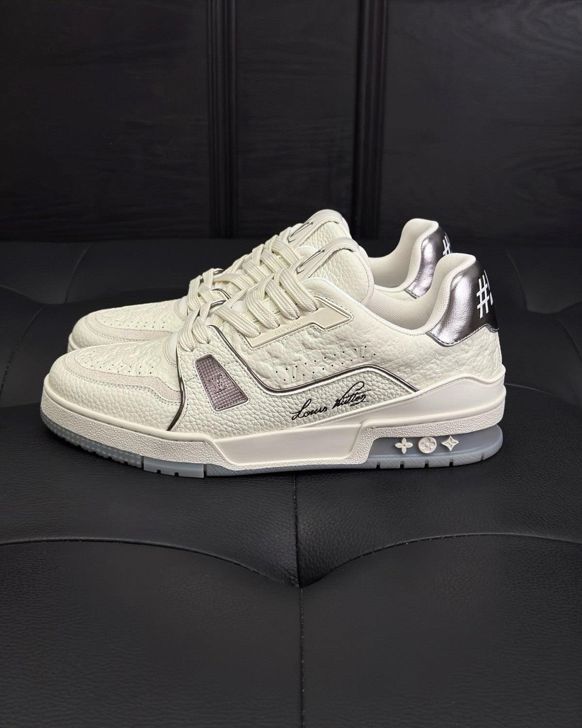 LOUIS VUITTON LV Trainer Sneaker #384153