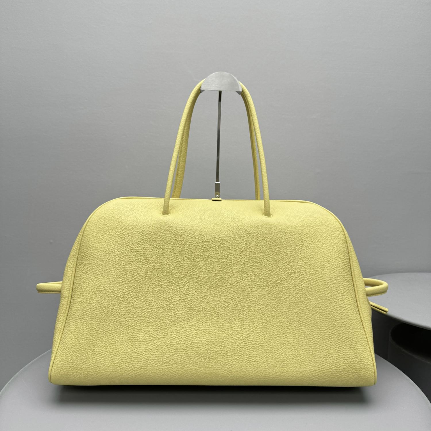 Jacquemus Le Turismo Women's Solid Bow Detail Zipper Closure Grained Leather Bowling Bag Tote Bags #75167
