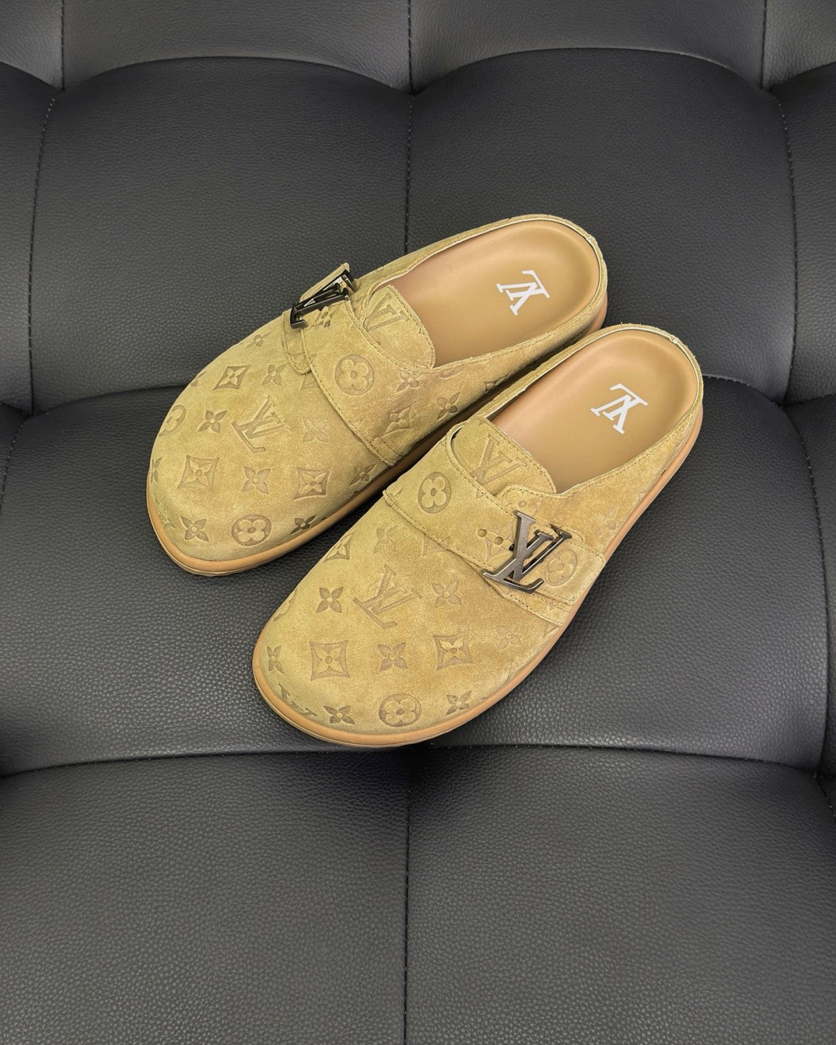 Louis Vuitton LV Easy Mule Men's And Women's Summer Solid Color Letter Print Suede Leather Birkenstock Shoes #77925
