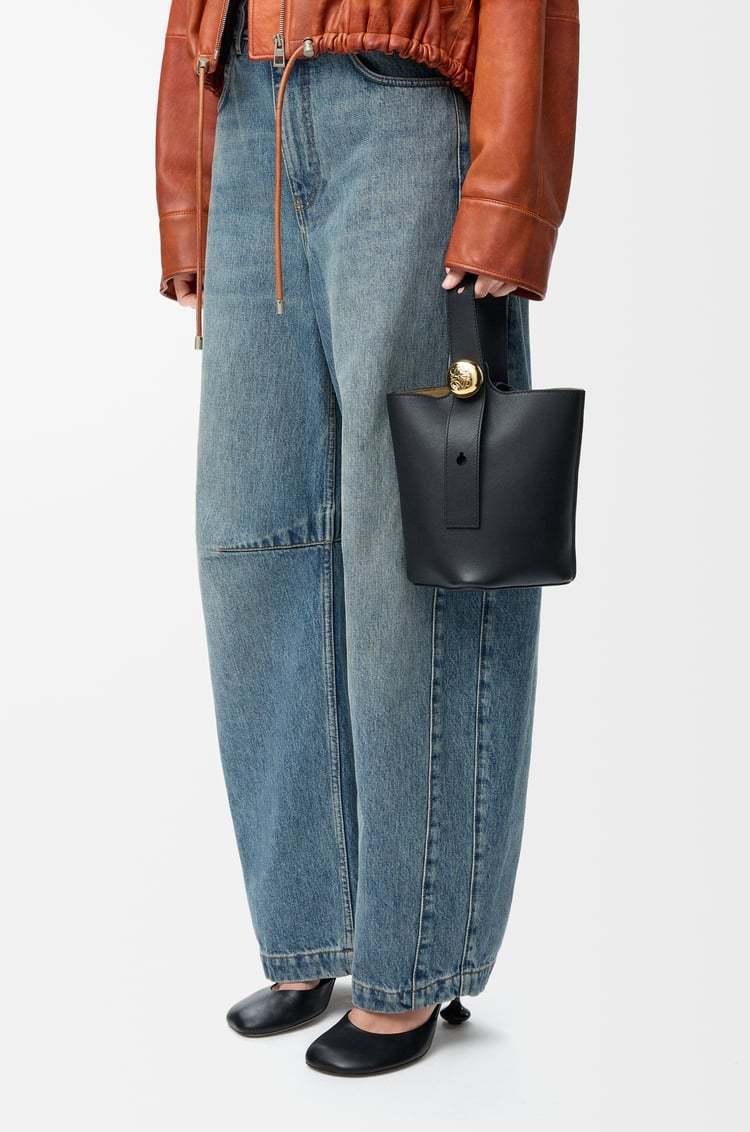 Loewe Mini Pebble Bucket In Smooth Calfskin Bags Stylish Casual Yet Luxurious And Elegant Crossbody Bag #196299