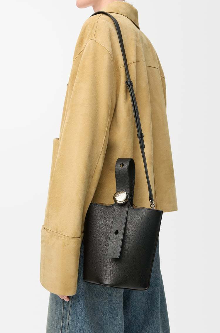 Loewe Mini Pebble Bucket In Smooth Calfskin Bags Stylish Casual Yet Luxurious And Elegant Crossbody Bag #196299