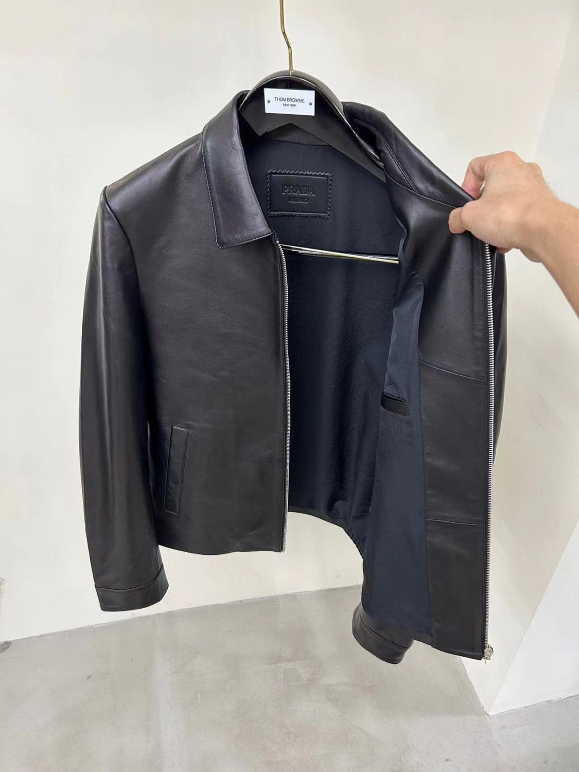 Prada Men's Fall And Winter Black Sheepskin Lapel Zipper Long Sleeved Jacket #98475