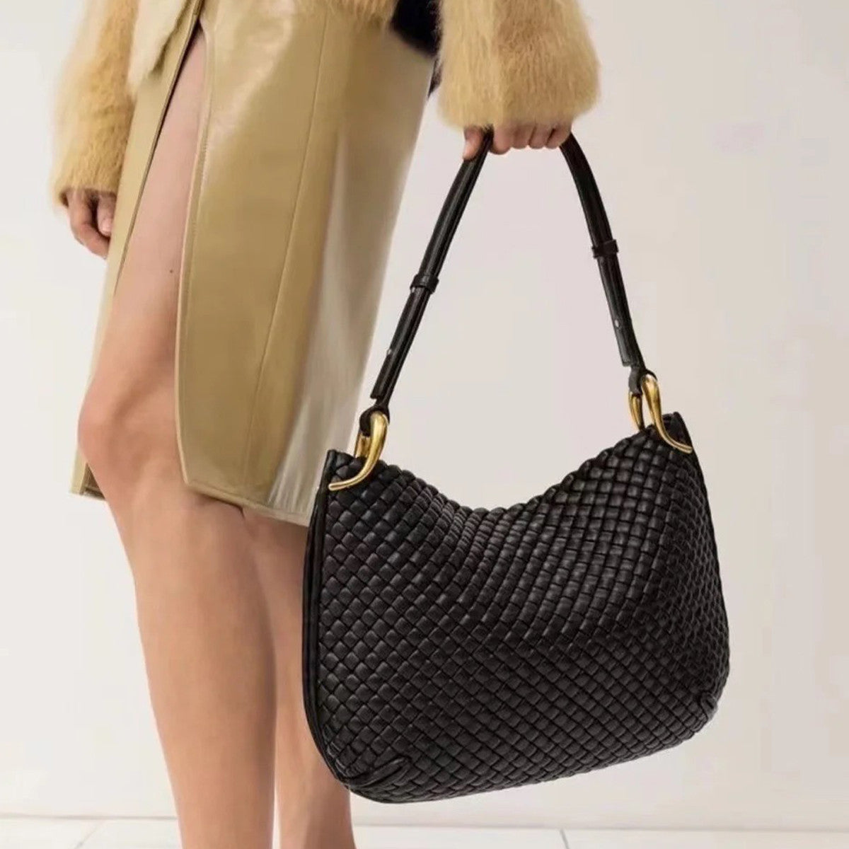 Bottega Veneta  clicker Metallic Finish Intreccio Woven Magnetic Clasp Tote Shoulder Bag Women's Luxury Elegant Bags 730968V01D12250 Ngvp #1985