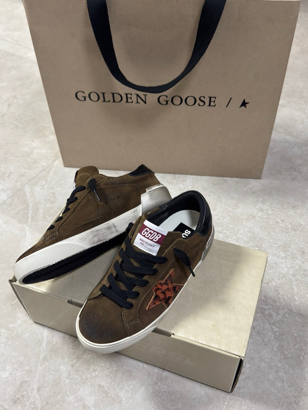 Golden Goose Ball Star in Gray Suede With Leather Star and Nappa Leather #382031
