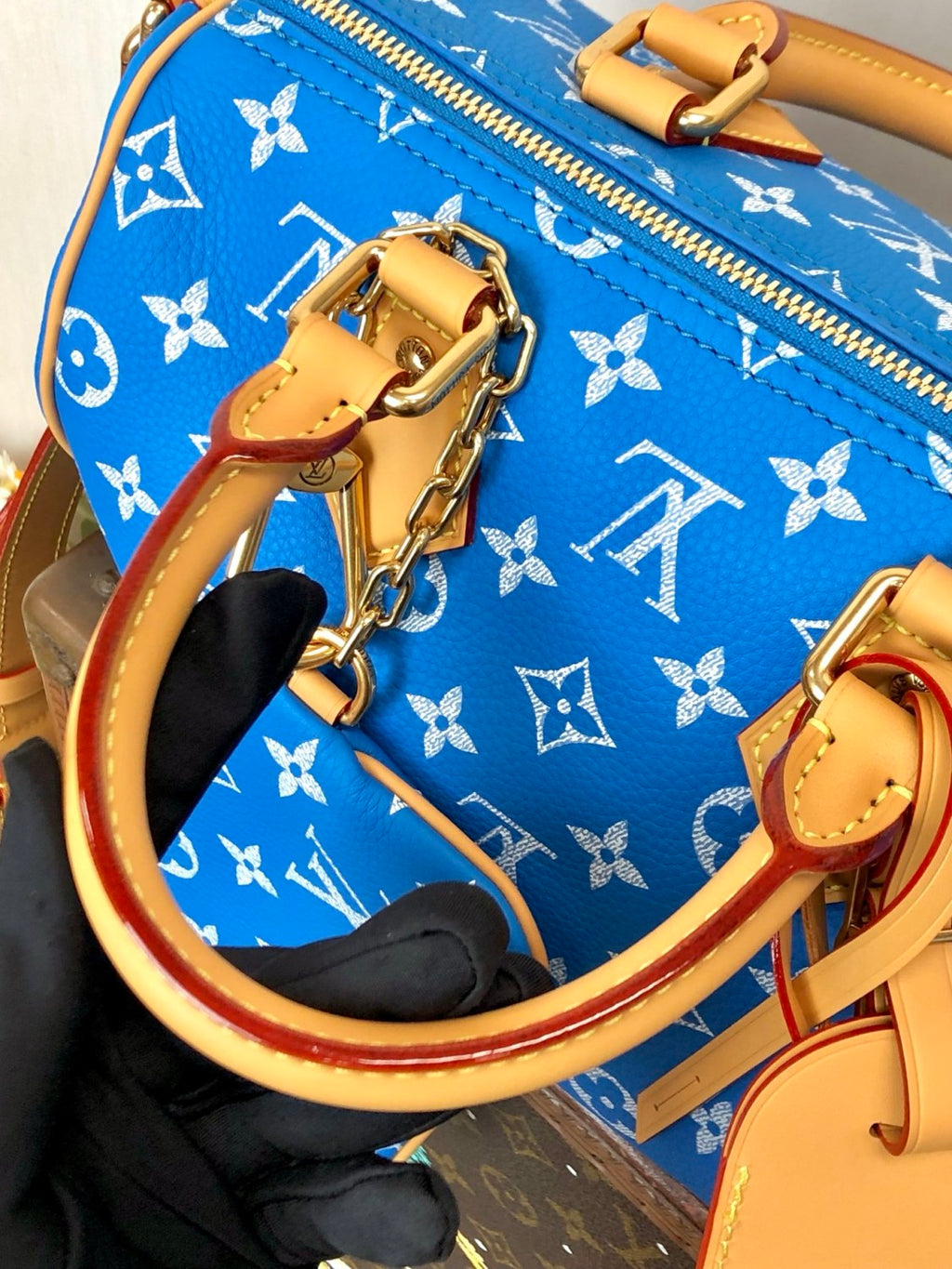 Louis Vuitton Women's Fashion Classic Sapphire Blue Logo Zipper Closure Leather Shoulder Bag Handbags In Small Medium And Large Sizes Crossbody Bag Bags #78656