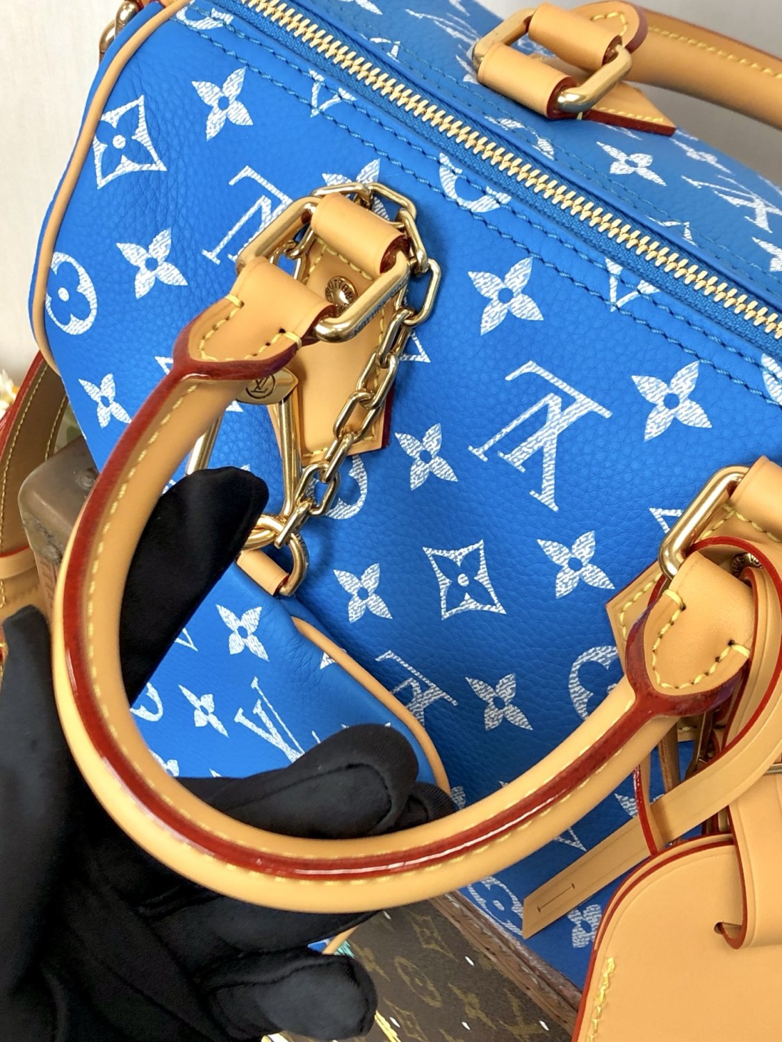 Louis Vuitton Women's Fashion Classic Sapphire Blue Logo Zipper Closure Leather Shoulder Bag Handbags In Small Medium And Large Sizes Crossbody Bag Bags #78656