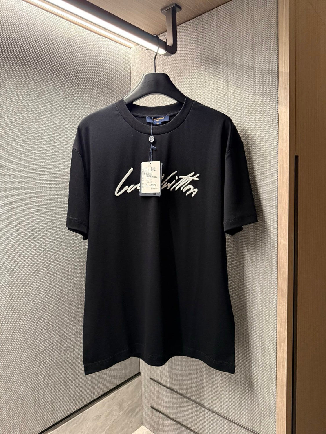 LOUIS VUITTON Women's and Men's Handwritten Logo T-shirt Simple Basic Style Embroidered letters ##332341