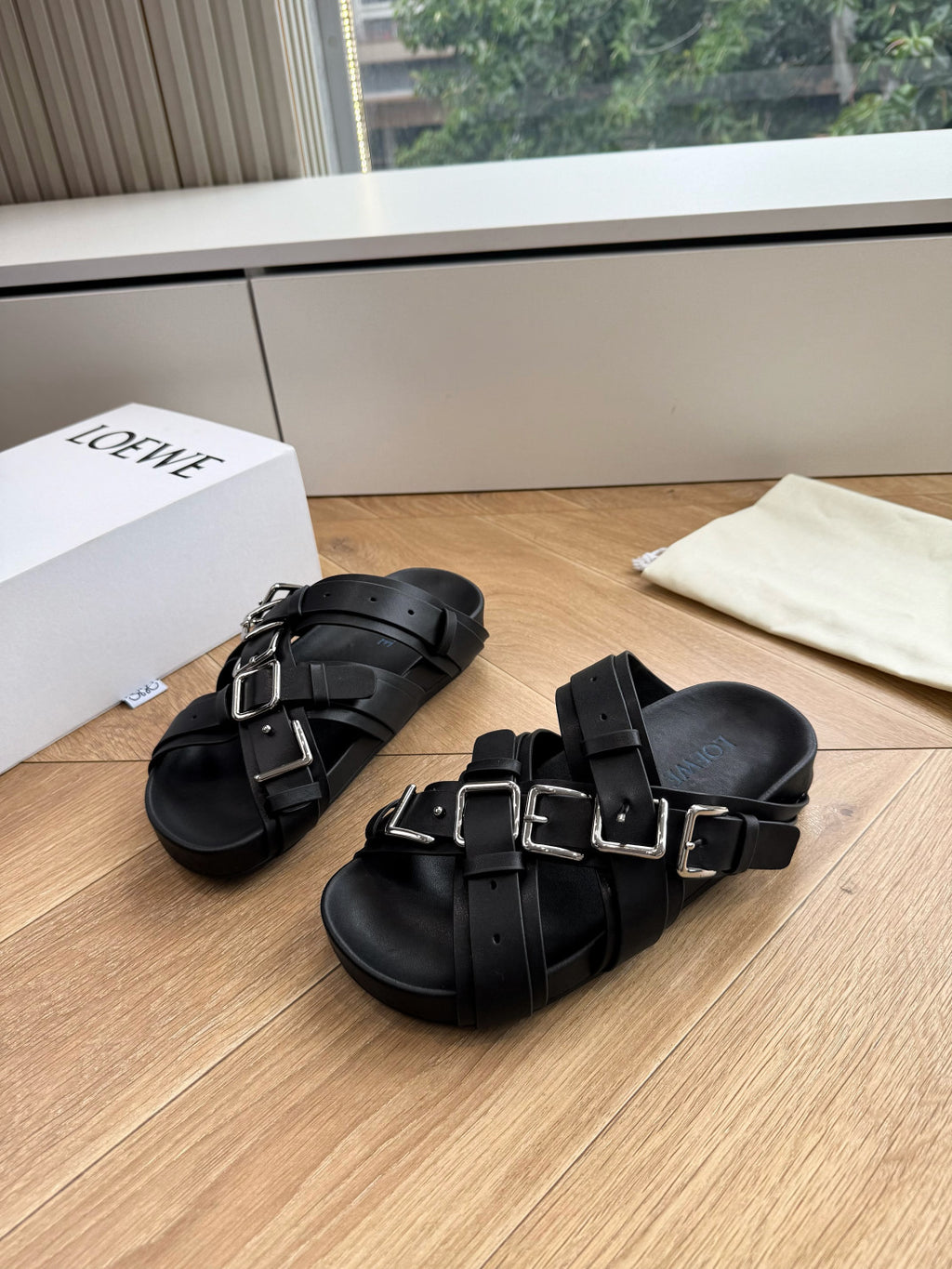 LOEWE Type Fussbett Sandal in Vegetable-tanned Calfskin #387117