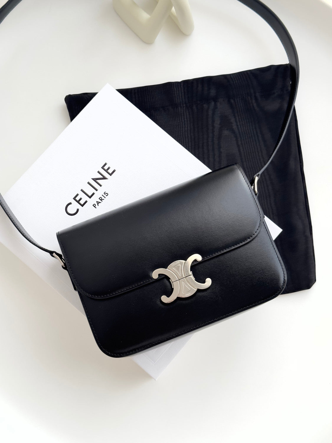 Celine Triomphe Medium Classic Premium Vintage-style Metallic Gold Logo Accent Leather Solid-colour Handbag Bag Lady Bags #196193