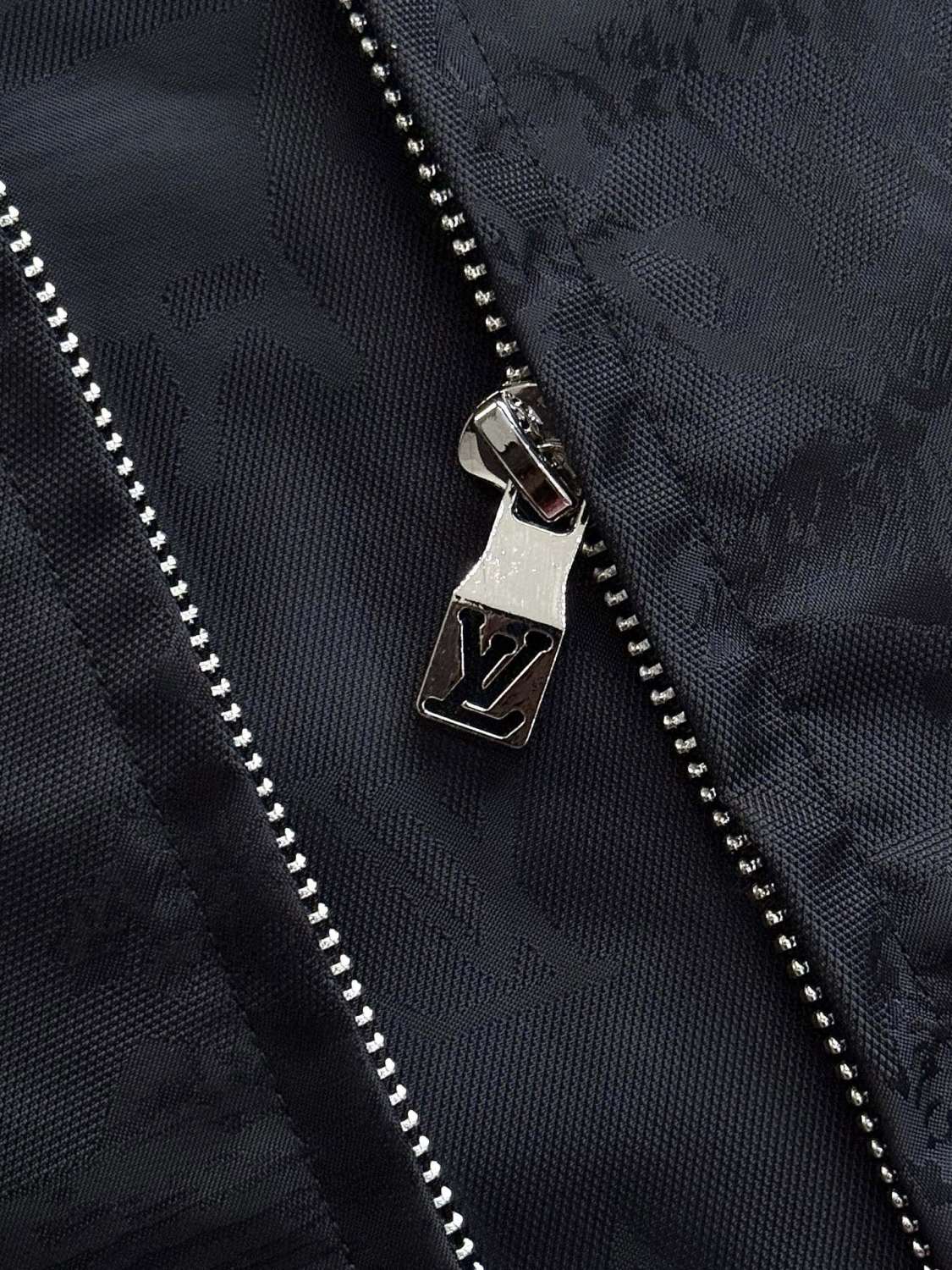 Louis Vuitton Men's Spring and Autumn Solid Color Logo Pattern Full Print Zipper Hooded Long Sleeve Jacket #76377