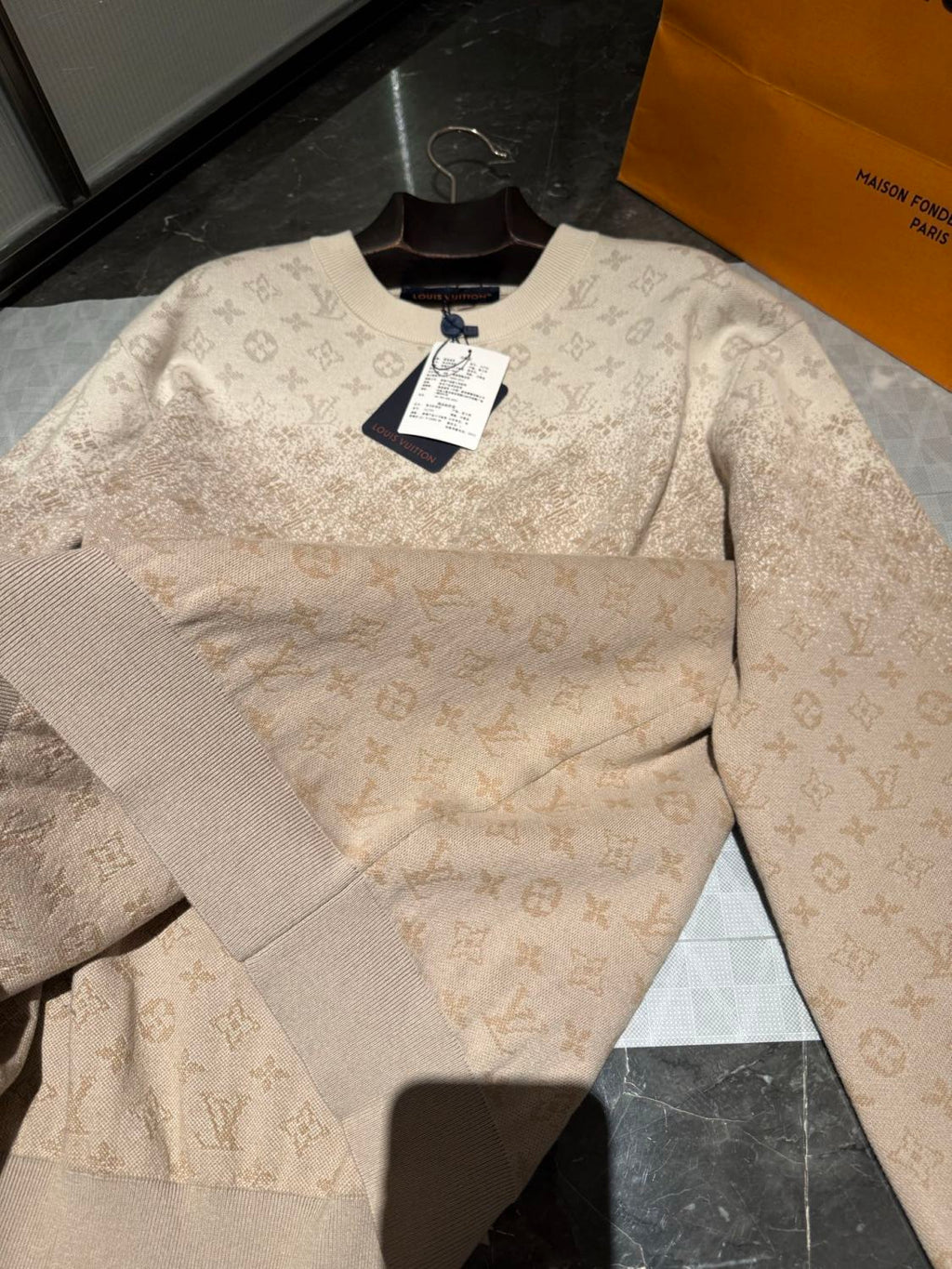 Louis Vuitton Monogram Long-Sleeved Crewneck 1AJTX9 #337083