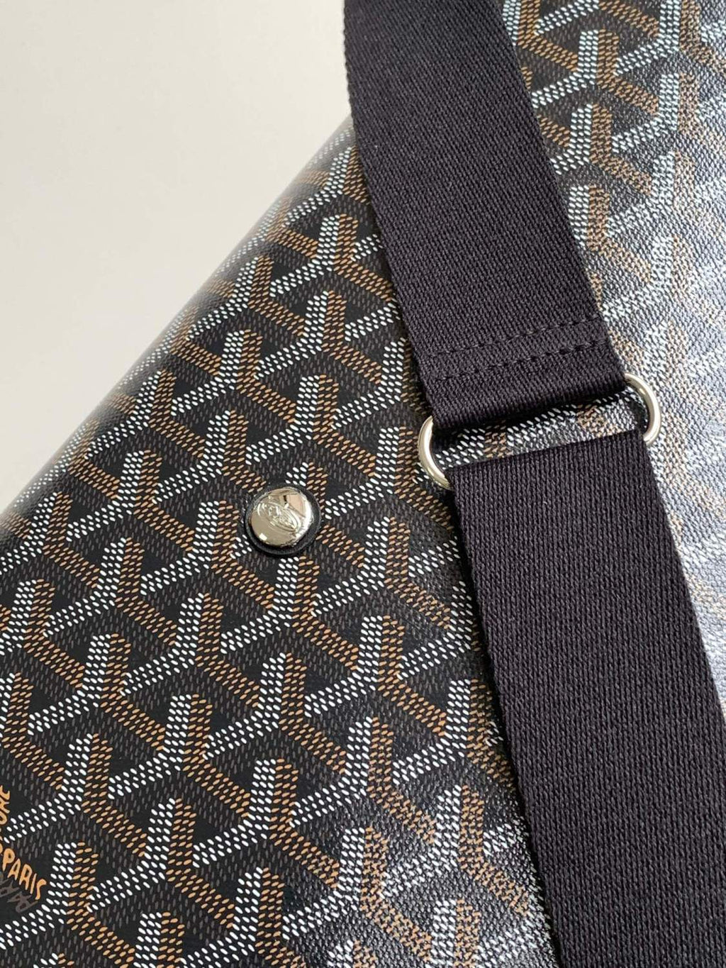 Goyard Medium Messenger Bag Shoulder Bag #95153