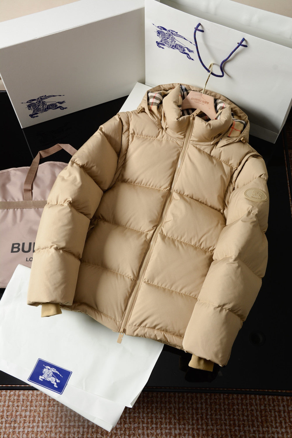 Burberry Detachable Sleeve Puffer Jacket in Flax Men's Nylon #335005