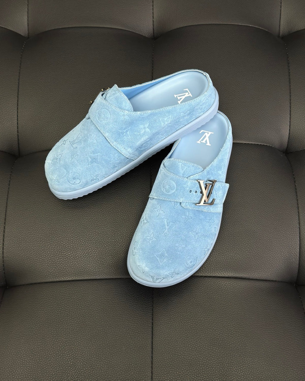 Louis Vuitton LV Easy Mule Men's And Women's Summer Solid Color Letter Print Suede Leather Birkenstock Shoes #77925
