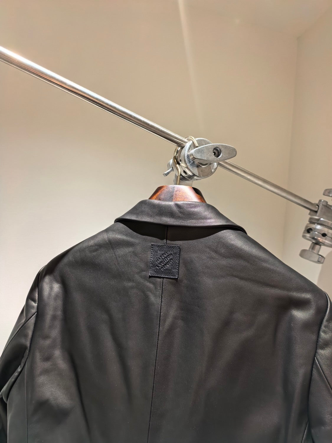 Louis Vuitton Men's Spring/Autumn Solid Color Single-Breasted V-Neck Leather Long-Sleeved Suit Jacket #77734