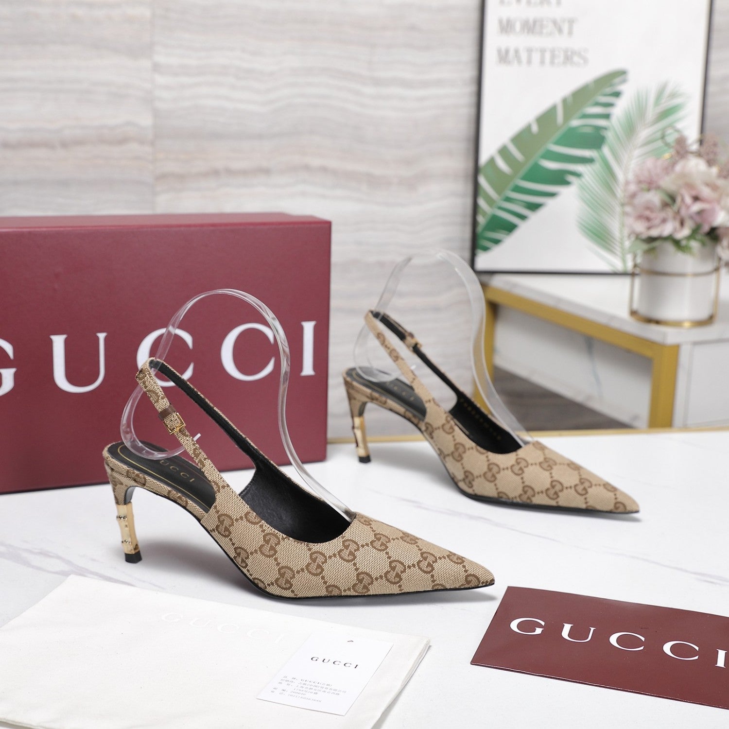 Gucci Cowhide Chain Decoration Horseshoe Heel Sandals #387647