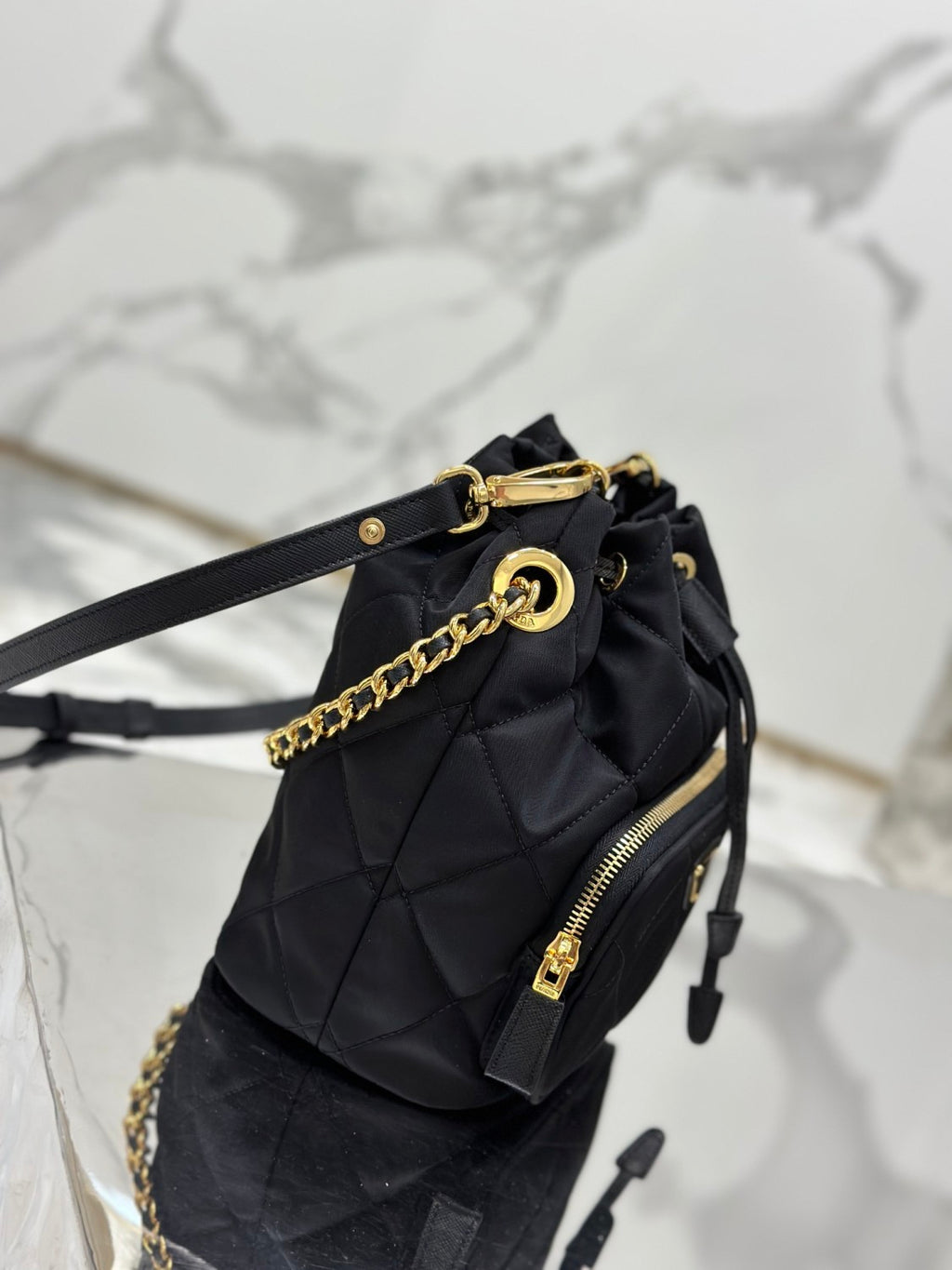 Prada Versatile Re-nylon Recycled Nylon Shoulder Bag Women's Mini Clutch With Diamond Quilting And Drawstring Closure 1bh0382aosvtoo #195681