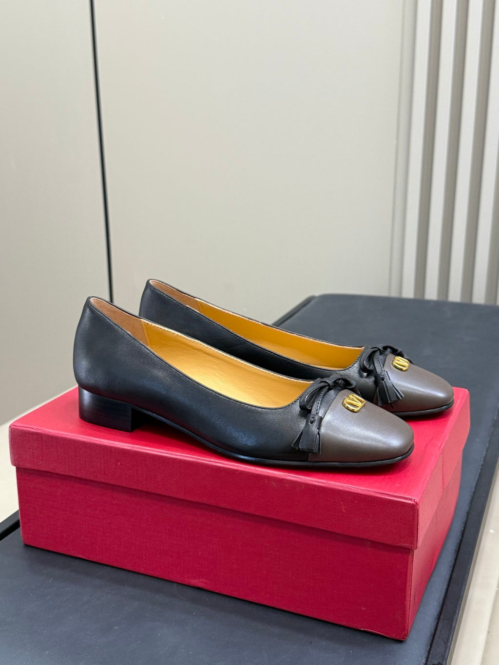 Valentino Garavani Valet Du Roi Leather Ballet Flats #336898