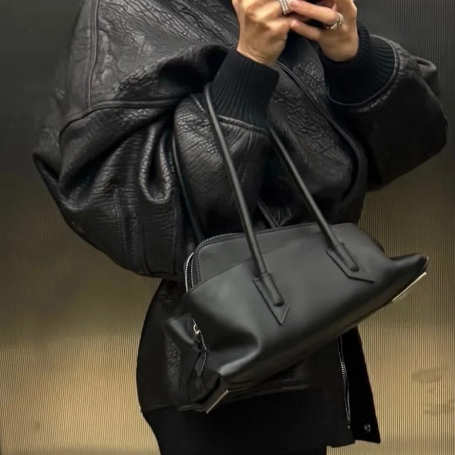 The Attico ''la Passeggiata Small'' Black Top Handle Women's Spring And Summer Fashion Shaped Clutch Bag Underarm Bag Fashion Design Modern Bags Ngvp #1721