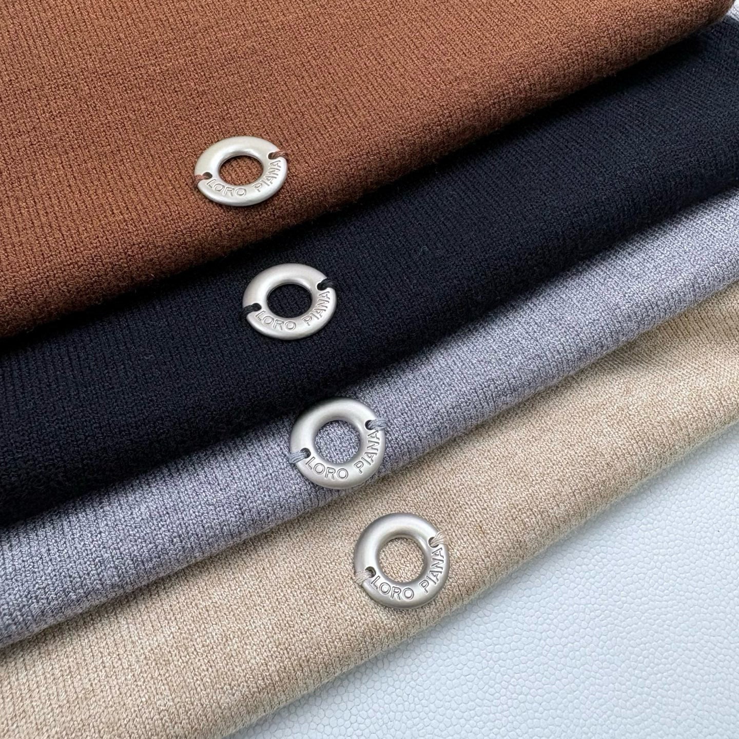 Loro Piana Men's Solid-Color Metal Logo Crew Neck Knit Short-Sleeve Sweater for Spring. Autumn. and Winter Ngvp #2725
