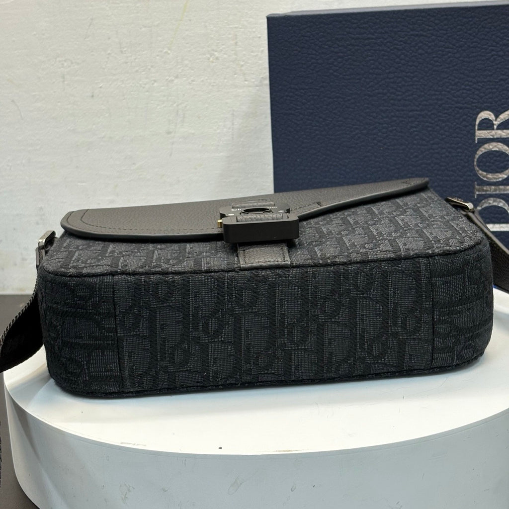 Dior Men's Small Spring/summer Saddle-style Flap Messenger Bag In Black With Oblique Print Fabric And Black Calfskin Chest Pouch Bag Shopping Bag 1ADPO049YKS_H00N #195817