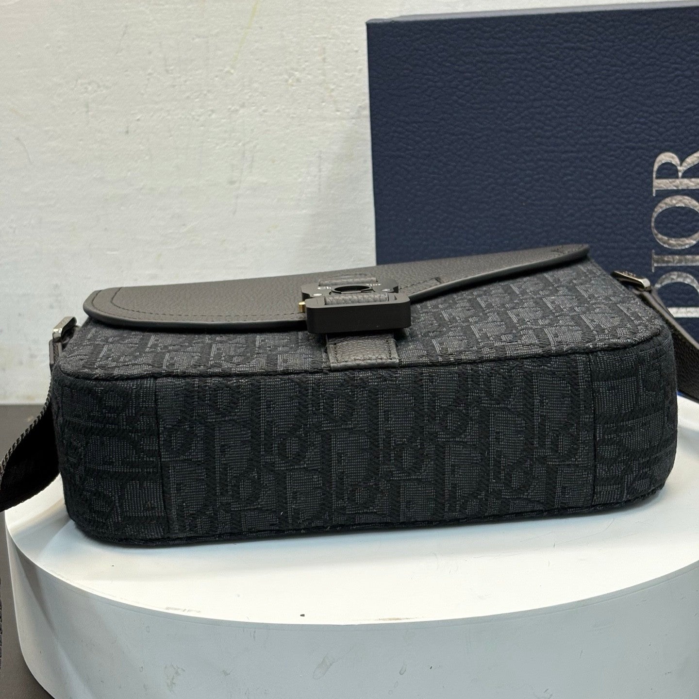 Dior Men's Small Spring/summer Saddle-style Flap Messenger Bag In Black With Oblique Print Fabric And Black Calfskin Chest Pouch Bag Shopping Bag 1ADPO049YKS_H00N #195817