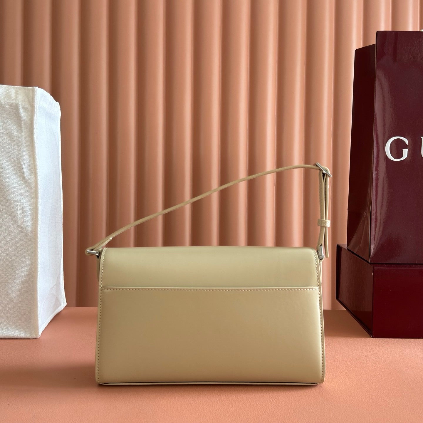 Gucci Primavera Series Clutch/shoulder Bag Horsebit Ristretto A Stylish And Elegant Horsebit-embellished Bag Adjustable Leather Shoulder Strap (18â€?2 Cm) Bags Bags #196586