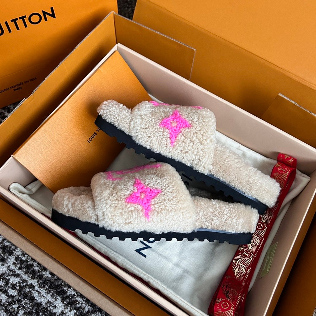 Louis Vuitton Women's Fall/Winter Fashion Casual Round Toe Open Toe Flat Thong Wool Slippers Shoes #78811