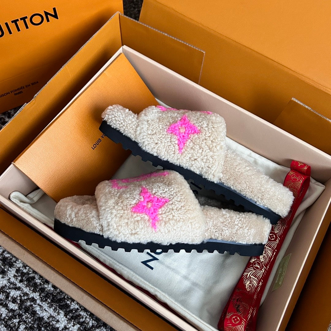 Louis Vuitton Women's Fall/Winter Fashion Casual Round Toe Open Toe Flat Thong Wool Slippers Shoes #78811