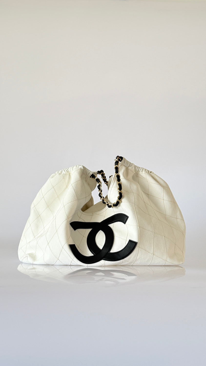 Chanel 26m Coco Beach Large Drawstring Beach Tote Bag In White With Black Double C Logo Stylish Elegant Chain-strap Bags Lady  Bags #197029
