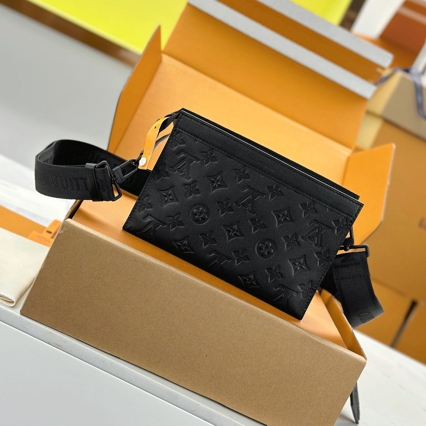Louis Vuitton GASTON Classic printed men's and women's fashion Adjustable removable shoulder strap Zipper closure Coated canvas Shoulder bag Handbag Bags M14036 #78445