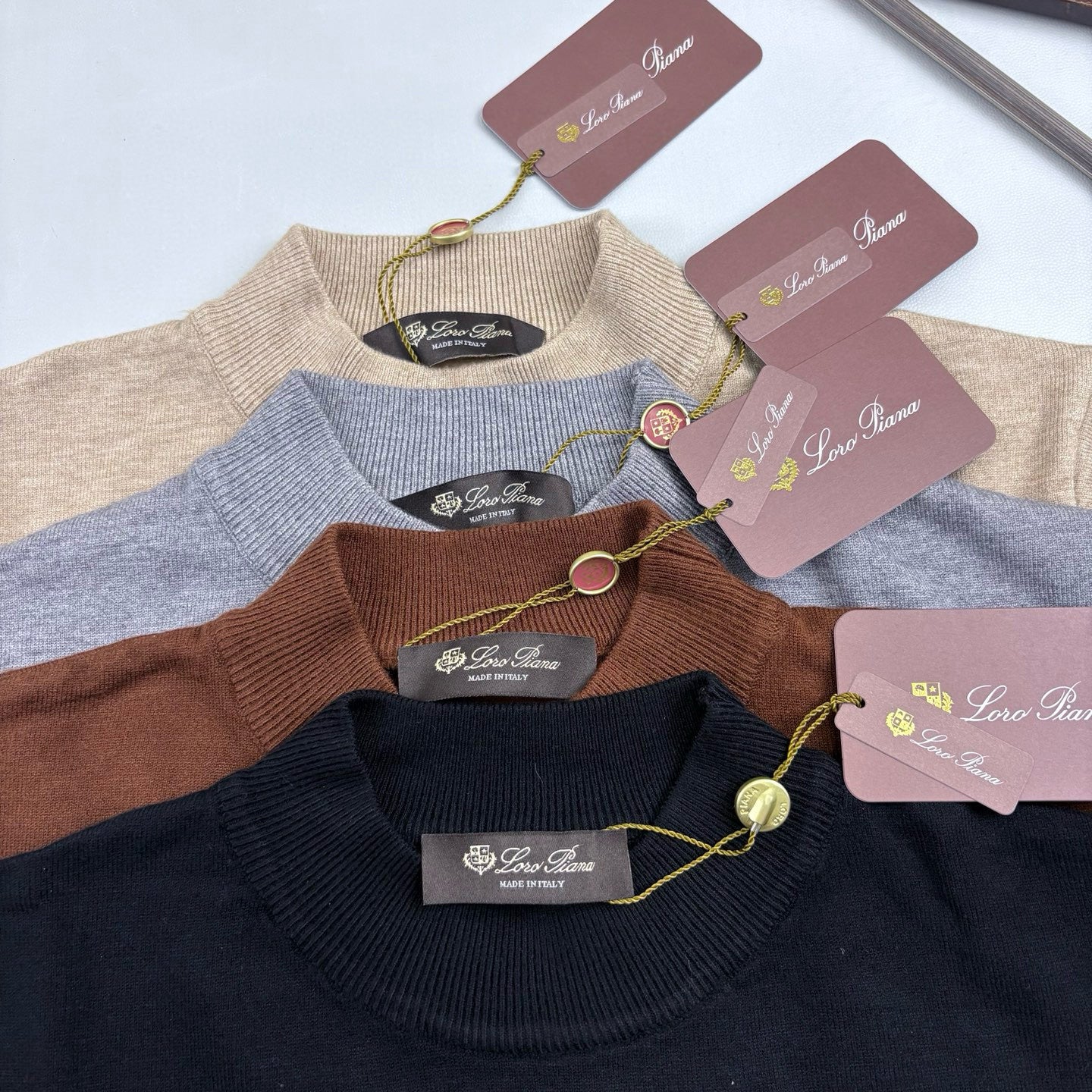 Loro Piana Men's Solid-Color Metal Logo Crew Neck Knit Short-Sleeve Sweater for Spring. Autumn. and Winter Ngvp #2725
