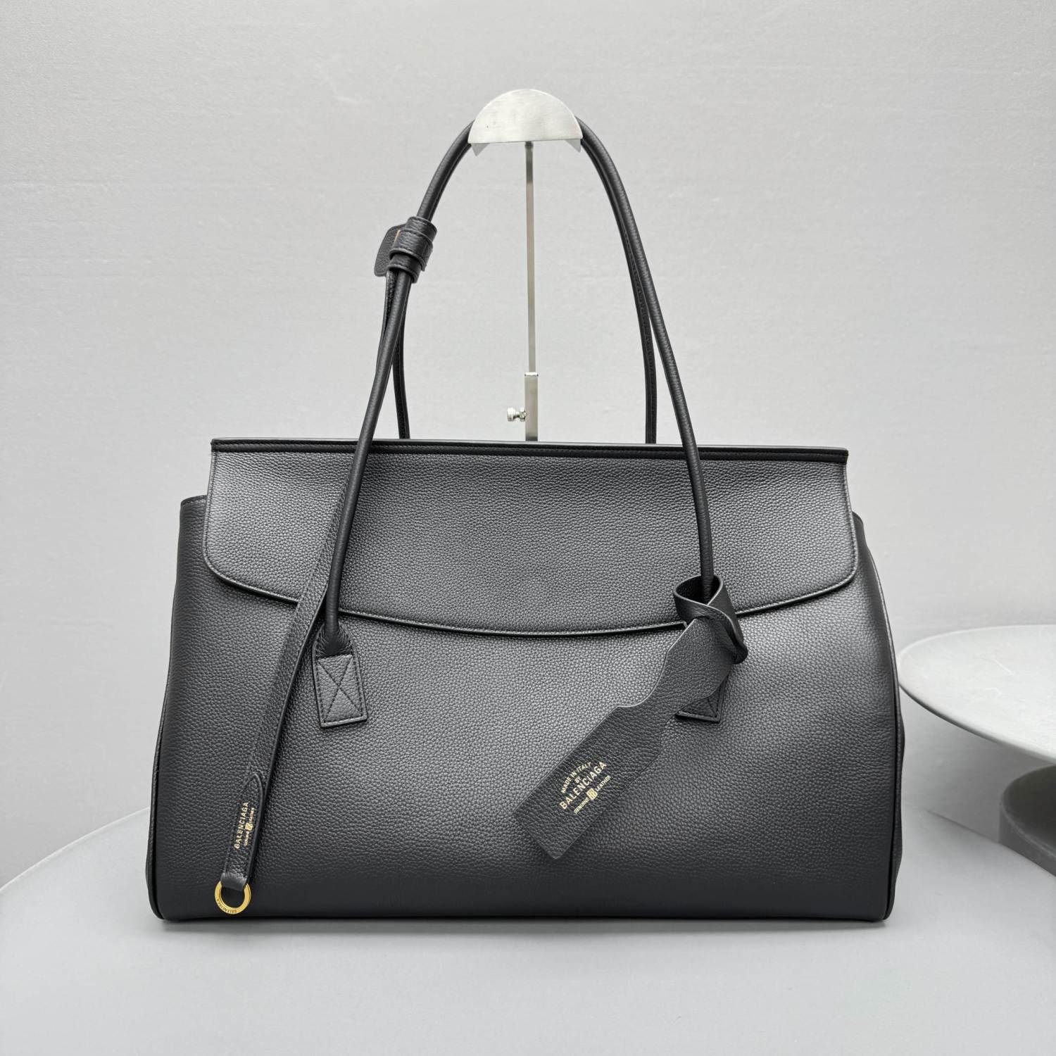 Balenciaga Carrie Carry All Handbag #333735