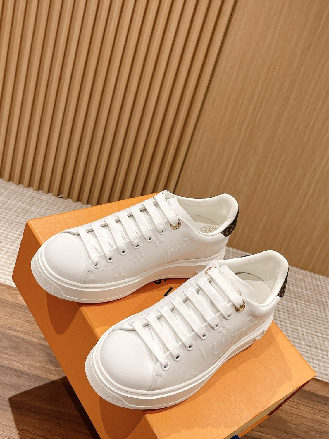 Louis Vuitton Time Out Women's Solid Color Letter Print Leather Low-Top Lace-Up Casual Shoes #77748